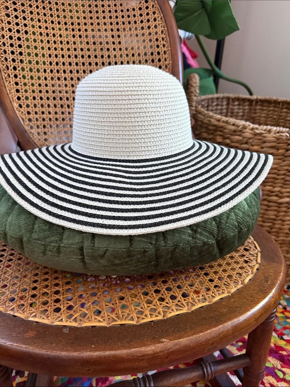 Vintage 90s/Y2K Cruise Club Black & White Striped Pretty Woman Resort Yacht Hat